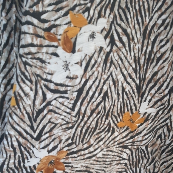 T. La Wayfaring Floral Zebra Stripe Tee Size XS - Picture 4 of 4